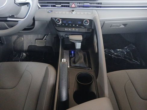 Used 2024 Hyundai Elantra SEL FWD image 11