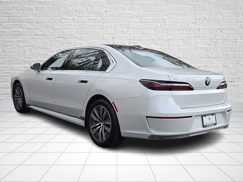 Used 2024 BMW i7 eDrive50 image 4