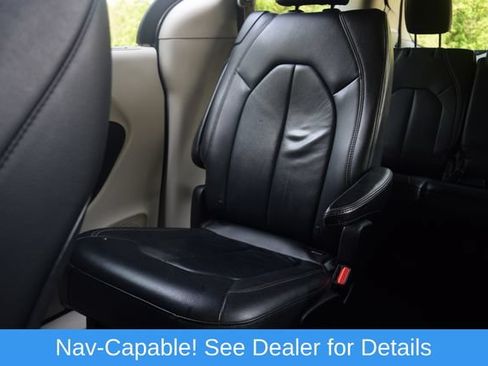 Used 2017 Chrysler Pacifica Touring-L FWD image 15