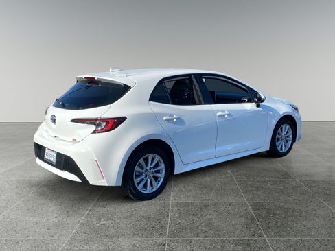 Used 2024 Toyota Corolla SE w/ SE Package FWD image 5