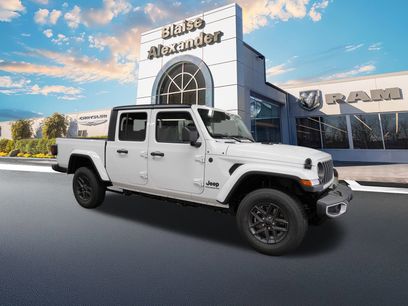 New 2025 Jeep Gladiator Sport