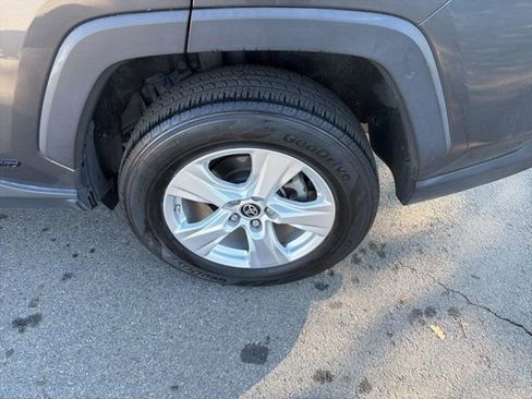 Used 2021 Toyota RAV4 LE image 27