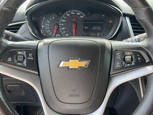 Used 2017 Chevrolet Trax LT w/ LT Convenience Package image 12