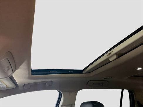 Used 2023 GMC Acadia Denali w/ Denali Technology Package image 23