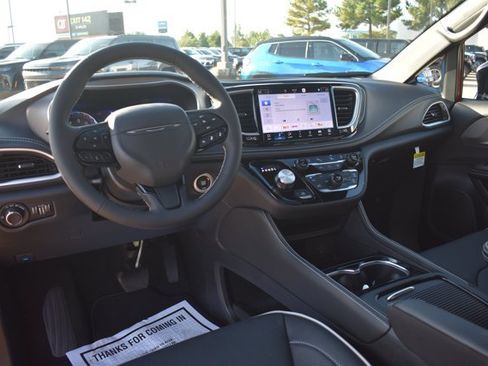 New 2027 Chrysler Pacifica Limited w/ Family Tech Group FWD image 21