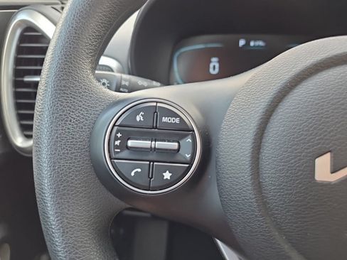 Used 2025 Kia Soul LX w/ LX Technology Package FWD image 15