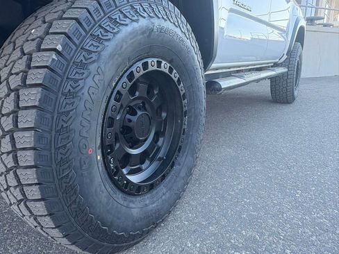 Used 2023 Toyota Tacoma TRD Off-Road image 13