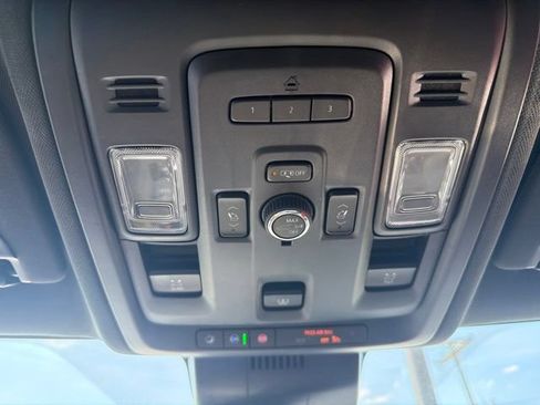 Used 2023 Chevrolet Tahoe Z71 w/ Luxury Package AWD/4WD image 21