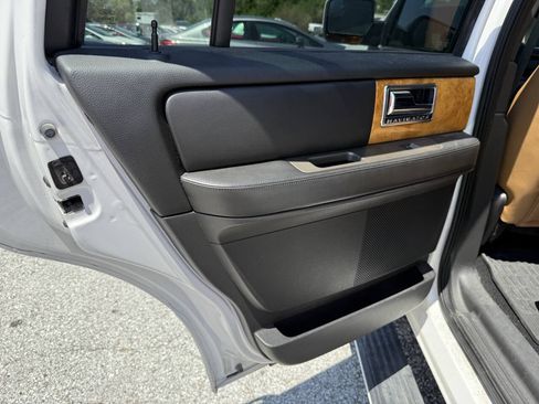 Used 2012 Lincoln Navigator 4WD image 21
