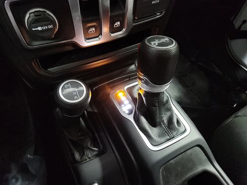 Used 2019 Jeep Wrangler Sport image 15