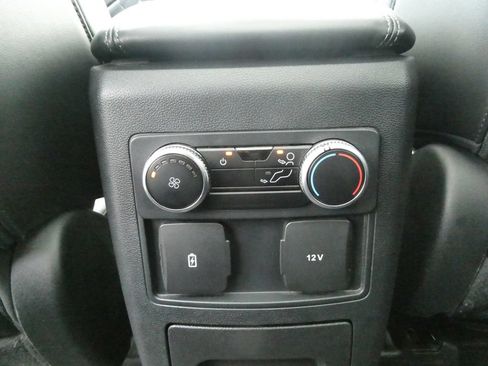 Used 2022 Ford Explorer XLT w/ Equipment Group 202A AWD/4WD image 22