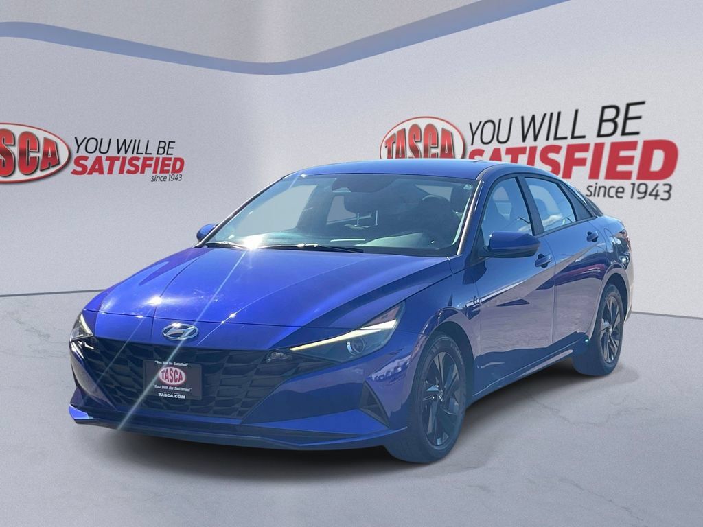 Used 2023 Hyundai Elantra SEL w/ Cargo Package FWD image 4
