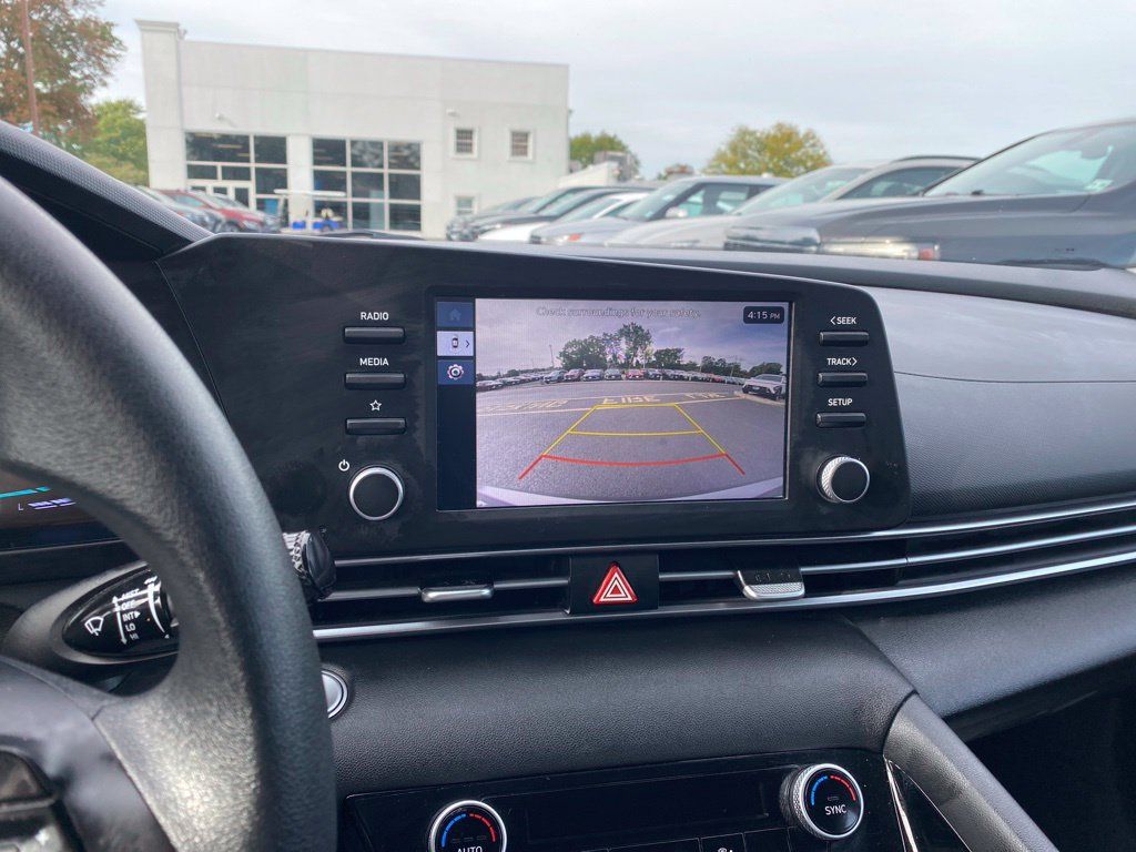 Certified 2025 Hyundai Elantra Hybrid FWD image 12