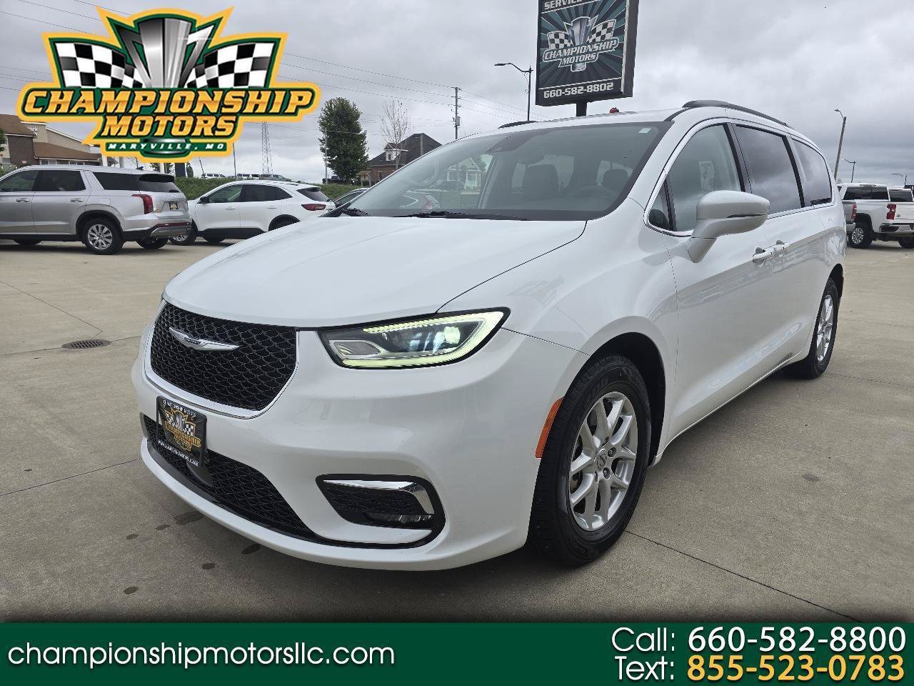 Used 2022 Chrysler Pacifica Touring-L FWD image 1