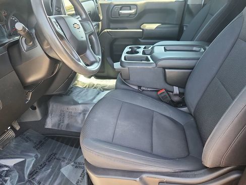 Used 2019 Chevrolet Silverado 1500 Custom w/ Custom Value Package AWD/4WD image 7