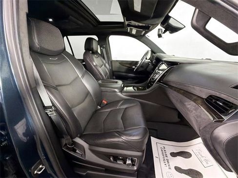 Used 2020 Cadillac Escalade Platinum image 28