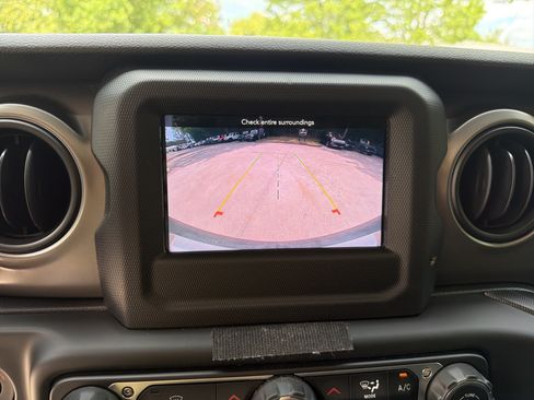 Used 2019 Jeep Wrangler Sport AWD/4WD image 27