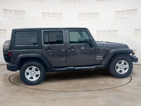 Used 2018 Jeep Wrangler Unlimited Sport S AWD/4WD image 6