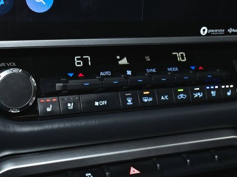 Used 2024 Toyota Tundra Platinum image 32