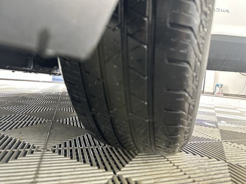 Used 2023 GMC Acadia SLE w/ Driver Convenience Package image 13