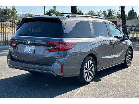 Used 2026 Honda Odyssey EX-L image 6
