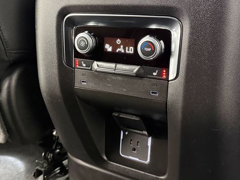 Used 2025 GMC Yukon XL Denali AWD/4WD image 35