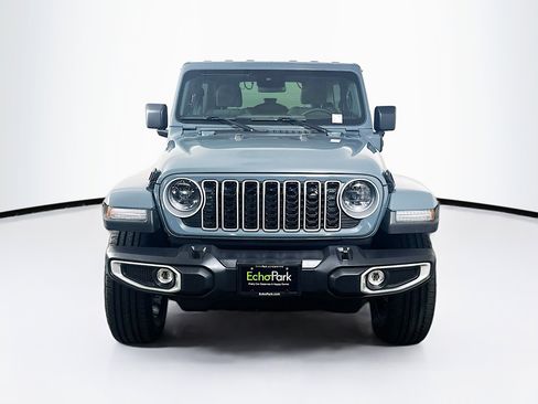 Used 2025 Jeep Wrangler Sahara image 2
