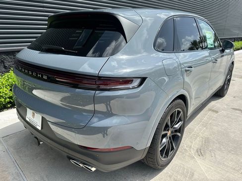 Used 2025 Porsche Cayenne S image 9