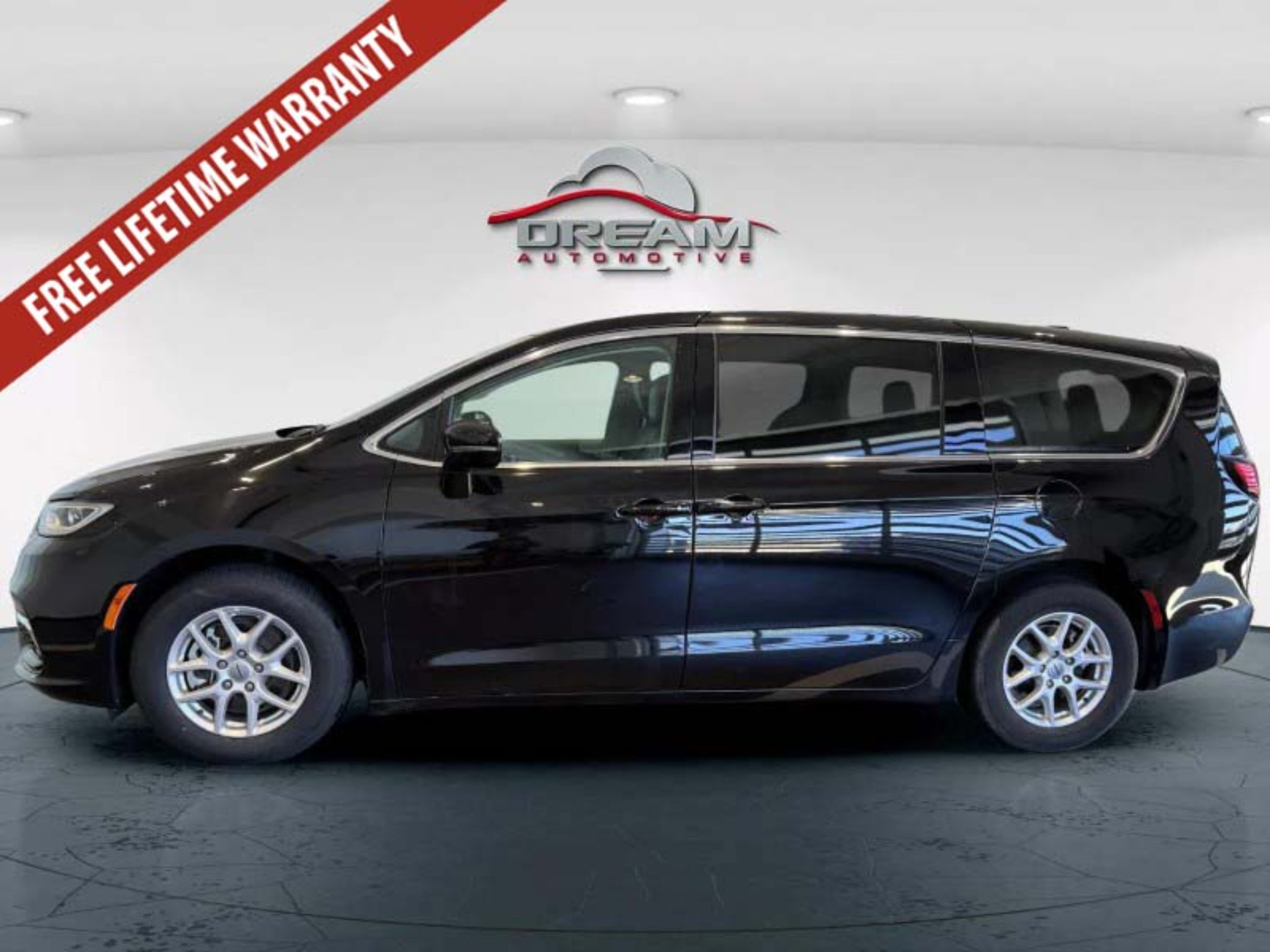 Used 2024 Chrysler Pacifica Touring-L FWD image 22