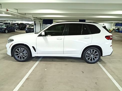 Used 2022 BMW X5 xDrive40i w/ M Sport Package AWD/4WD image 8