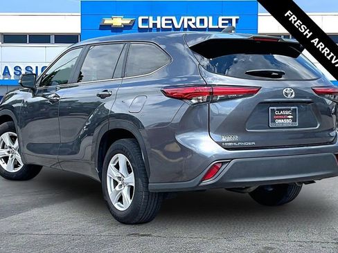 Used 2023 Toyota Highlander L FWD image 4