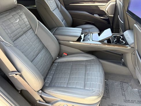 Certified 2025 Cadillac Escalade Sport Platinum AWD/4WD image 14