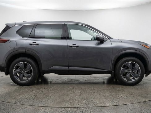 Used 2025 Nissan Rogue SV image 11