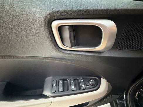 Used 2023 Hyundai Venue SEL FWD image 28
