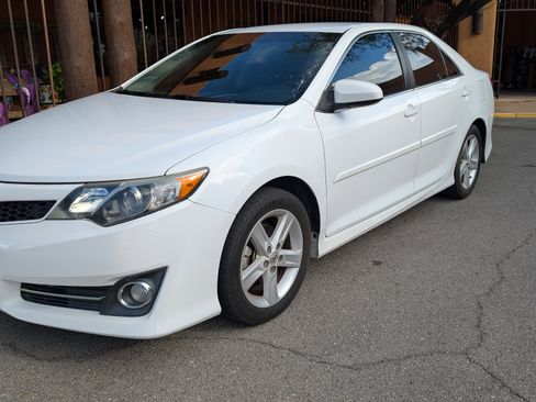 Used 2012 Toyota Camry SE image 2