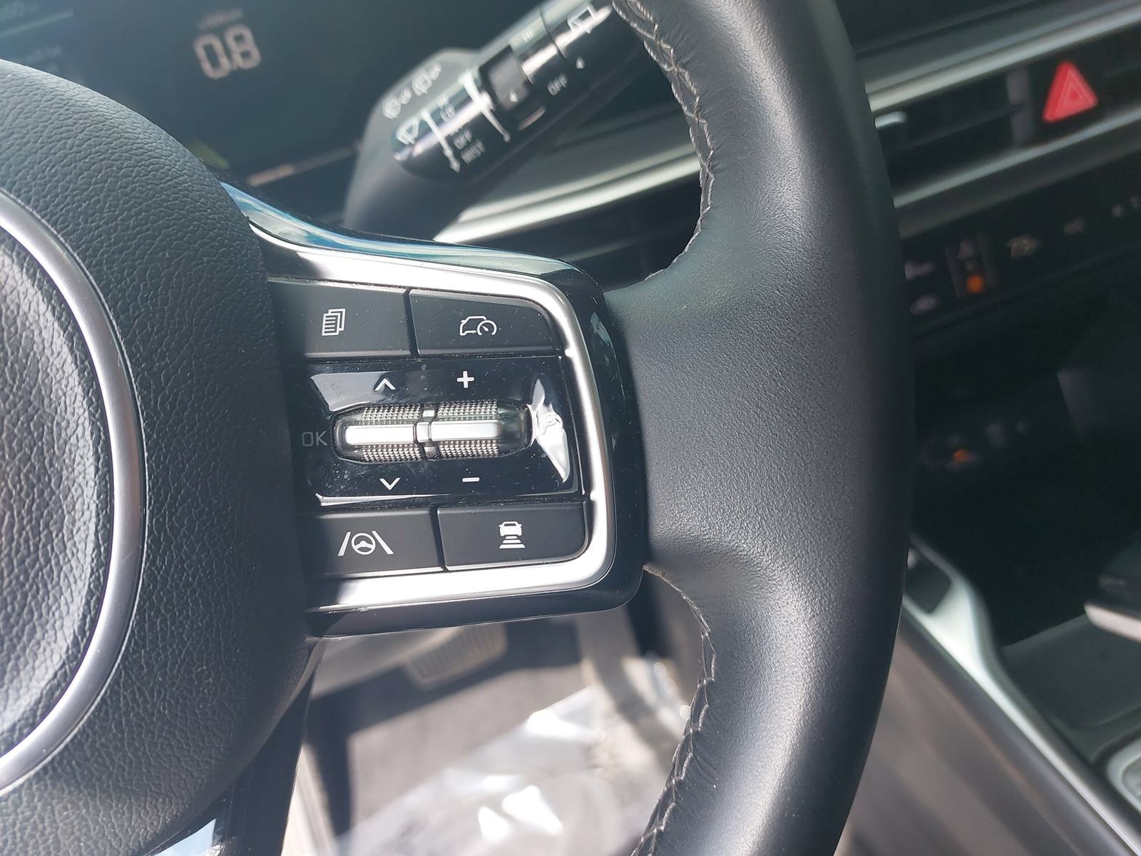 Used 2024 Kia Sorento S w/ Panoramic Sunroof Package FWD image 18