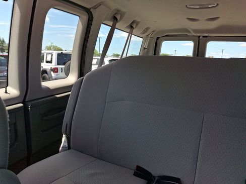 Used 2011 Ford E-350 and Econoline 350 XLT RWD image 19
