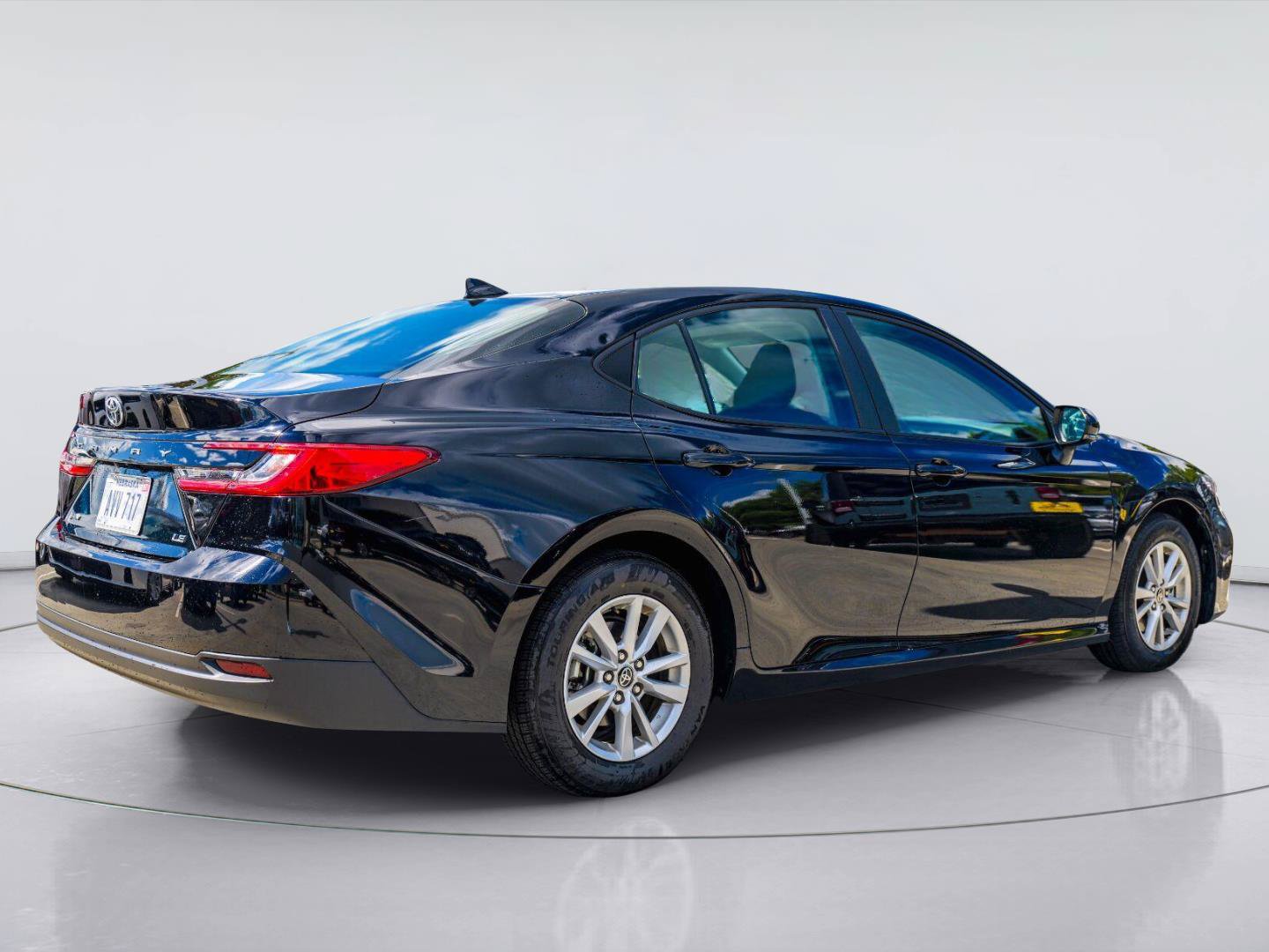 Used 2025 Toyota Camry LE FWD image 11