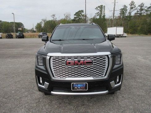 Used 2023 GMC Yukon XL Denali w/ LPO, Floor Liner Package AWD/4WD image 3