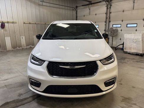 New 2026 Chrysler Pacifica Select FWD image 2