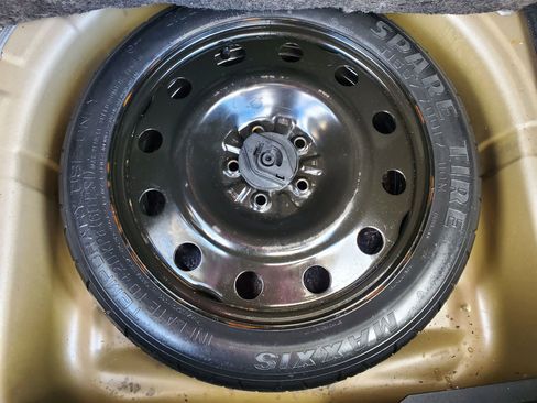 Used 2010 Ford Taurus SEL image 53