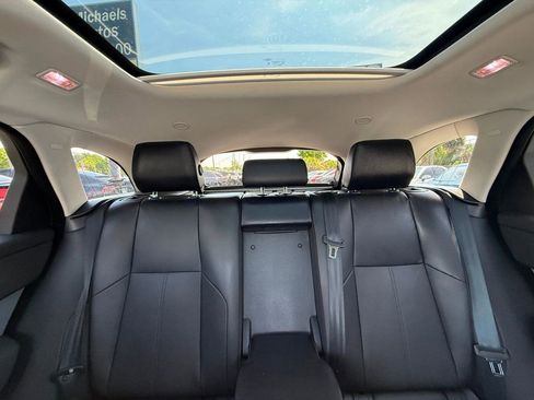 Used 2024 Land Rover Range Rover Velar S AWD/4WD image 19