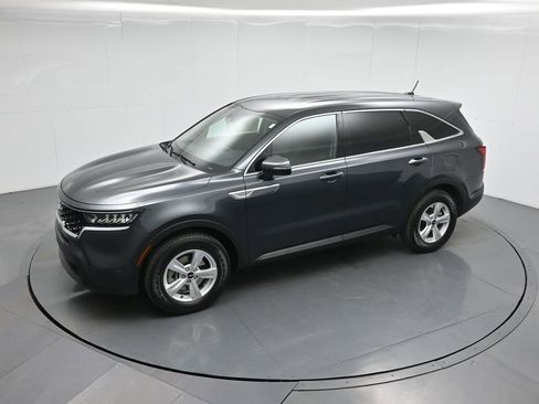 Used 2023 Kia Sorento LX image 46