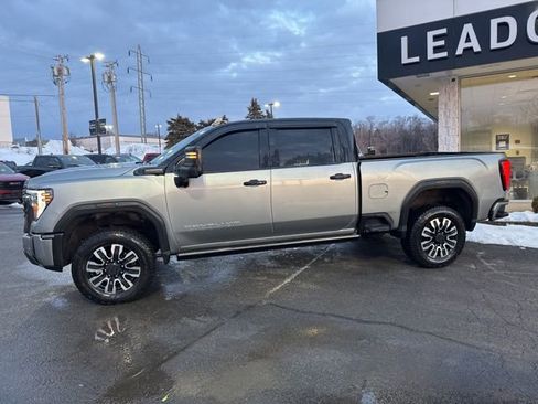 Used 2024 GMC Sierra 3500 Denali Ultimate image 2