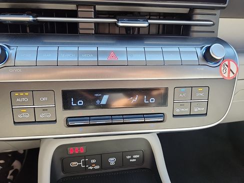 Used 2025 Hyundai Kona SEL FWD image 11
