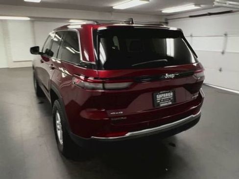 Used 2023 Jeep Grand Cherokee Laredo image 7