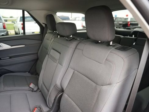 Used 2025 Ford Explorer Active RWD image 13