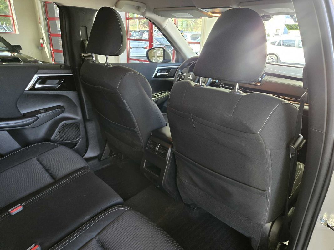 Used 2022 Mitsubishi Outlander ES AWD/4WD image 25