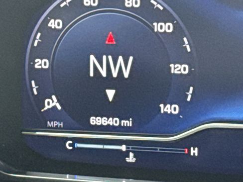 Used 2022 Chevrolet Suburban RST w/ Sport Performance Package image 33