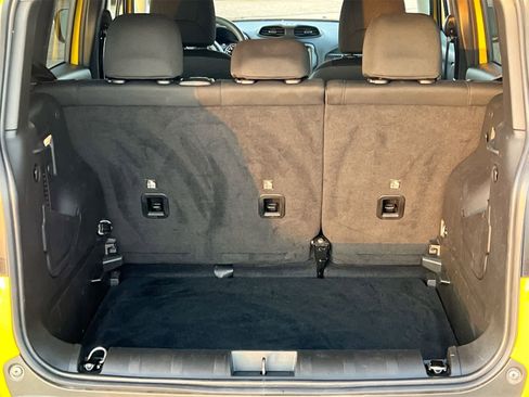 Used 2023 Jeep Renegade Latitude image 35